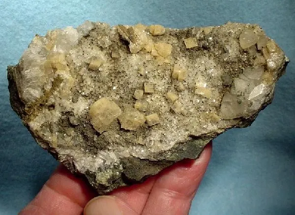 Chabazite-Ca, Quartz, Calcite image
