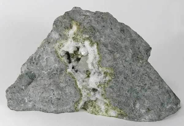 Chabazite, Calcite, Epidote image