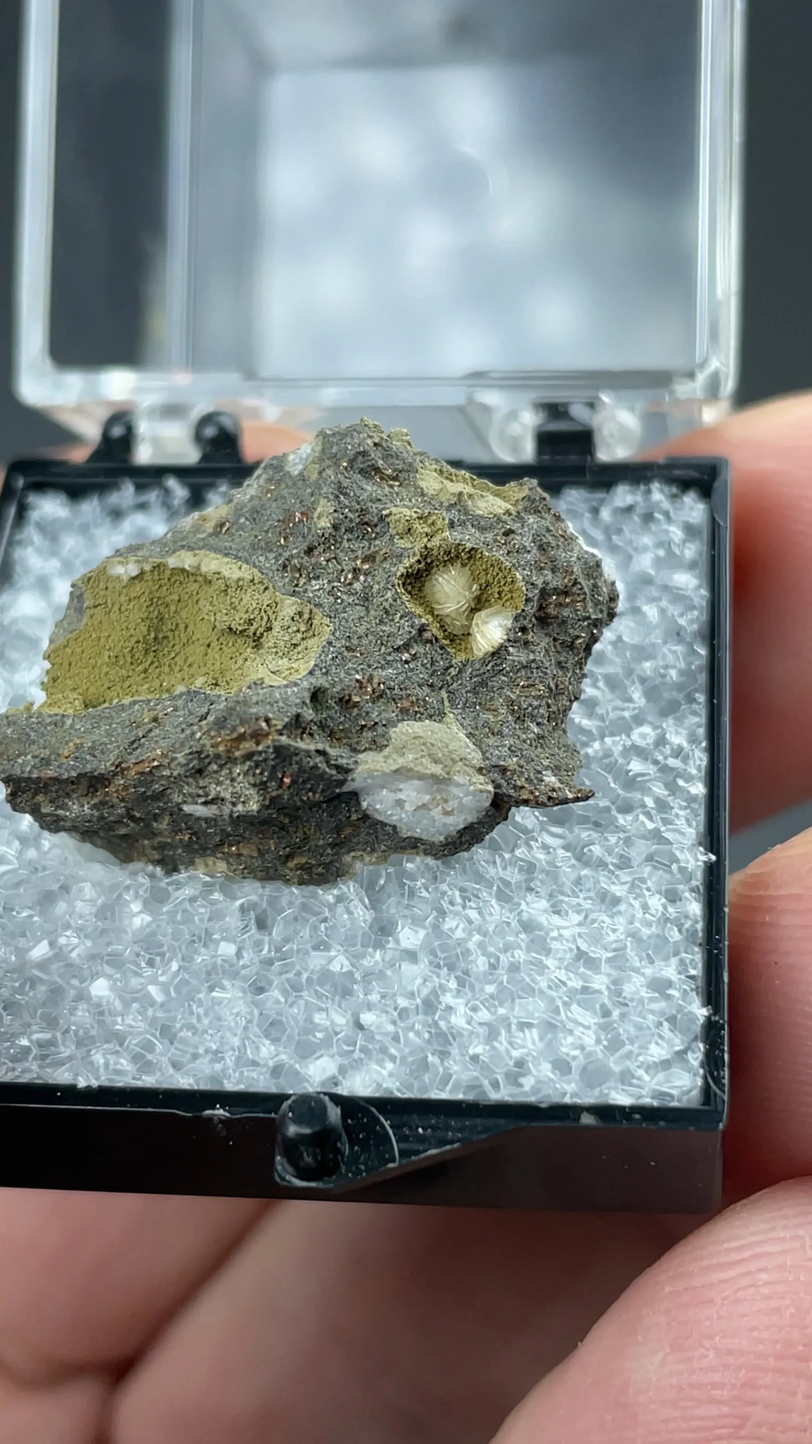 Chabazite-Na (Herschelite) - image 2