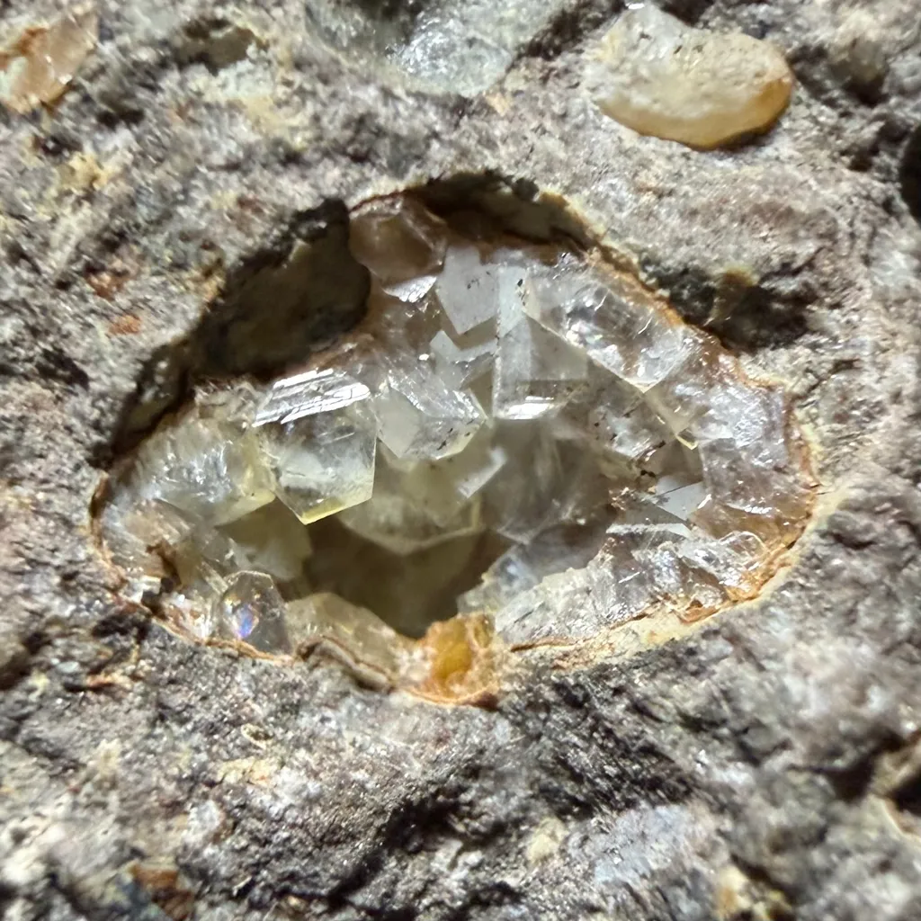 CHABAZITE ON THOMSONITE - image 3