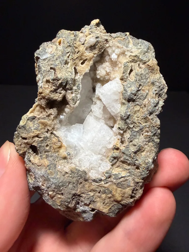 Chabazite on Vug filled basalt Matrix image