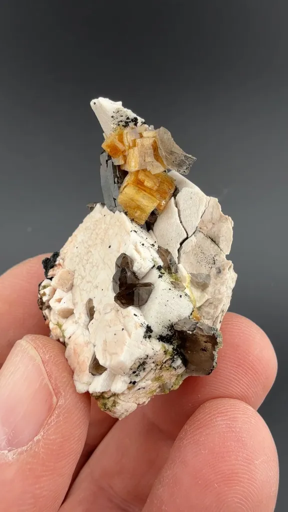 Chabazite with Quartz image