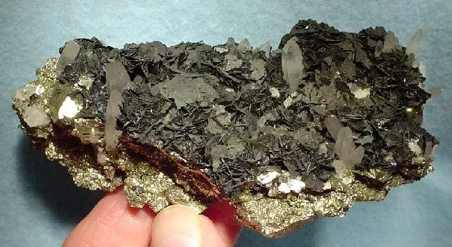 Chalcocite, Covellite, Quartz image