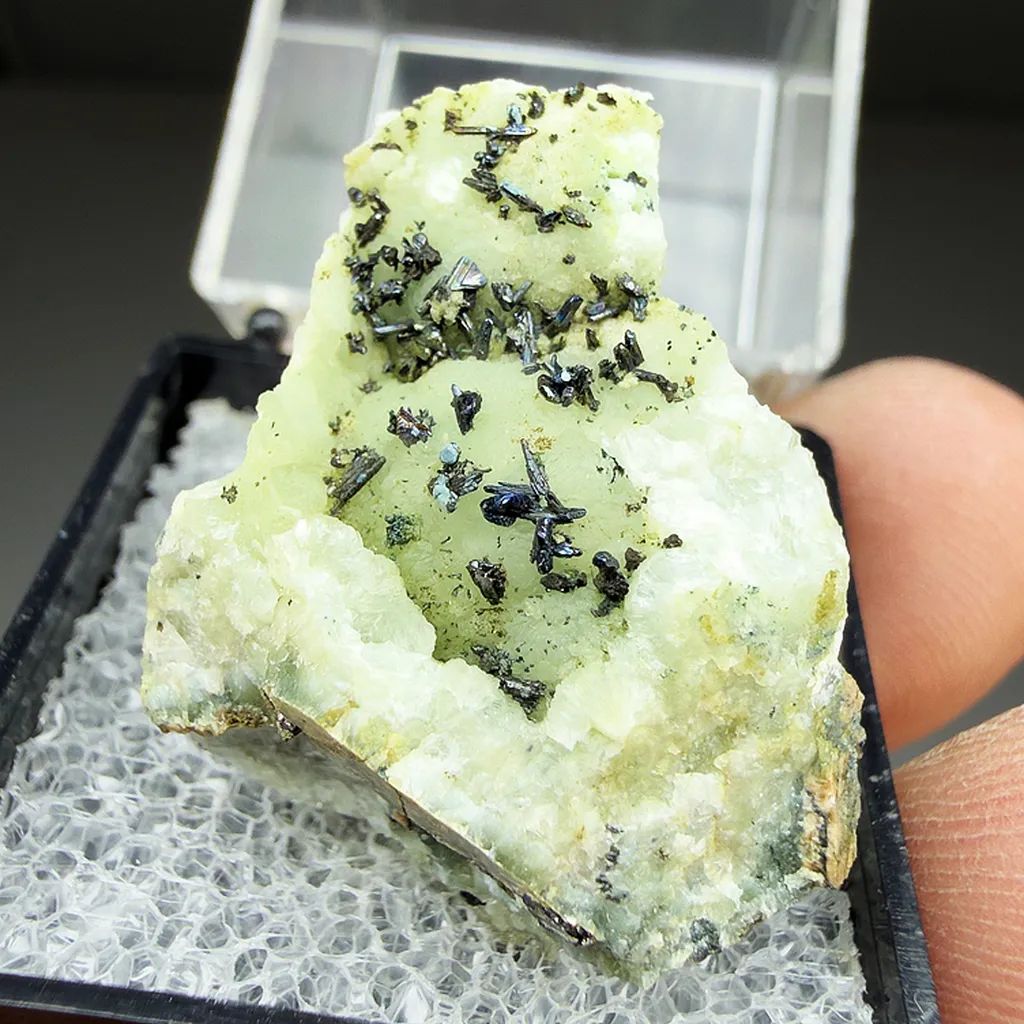 Chalcocite with Prehnite image