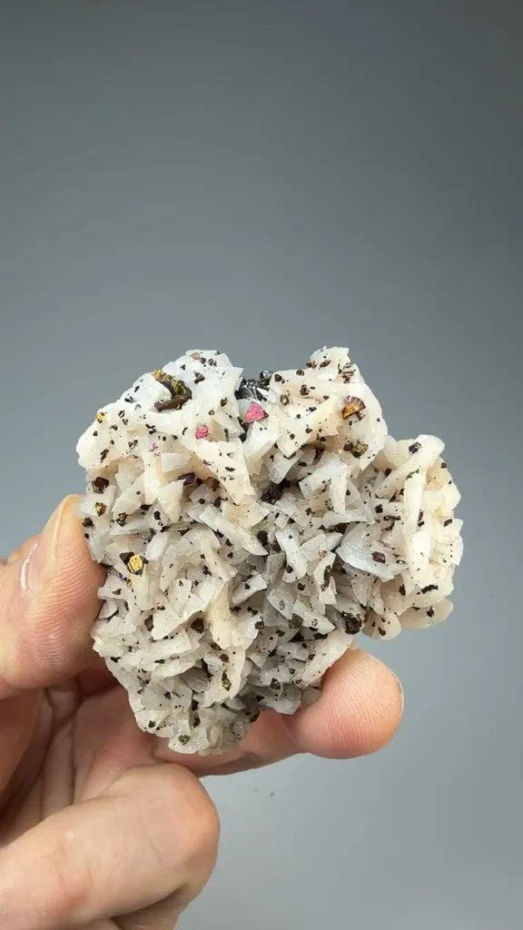 Chalcopyrite, Dolomite on Sphalerite image
