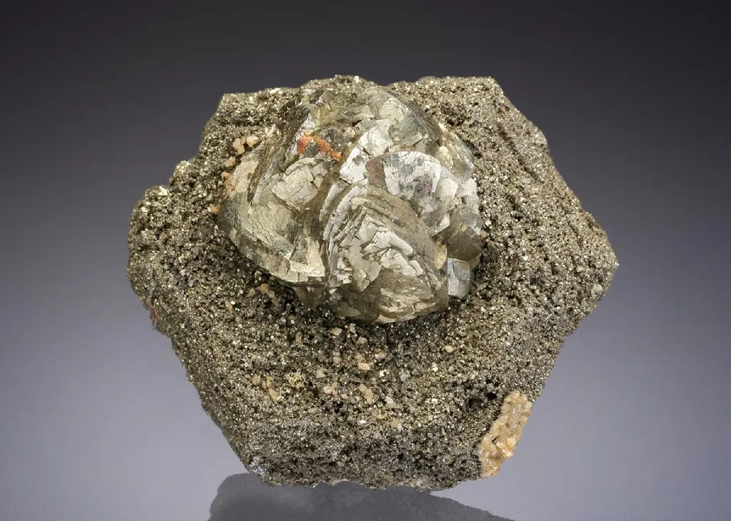 Chalcopyrite on Pyrrhotite image