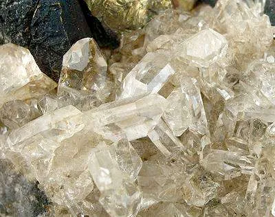 Chalcopyrite on Quartz - image 2