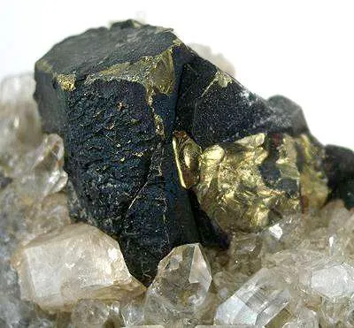 Chalcopyrite on Quartz - image 3