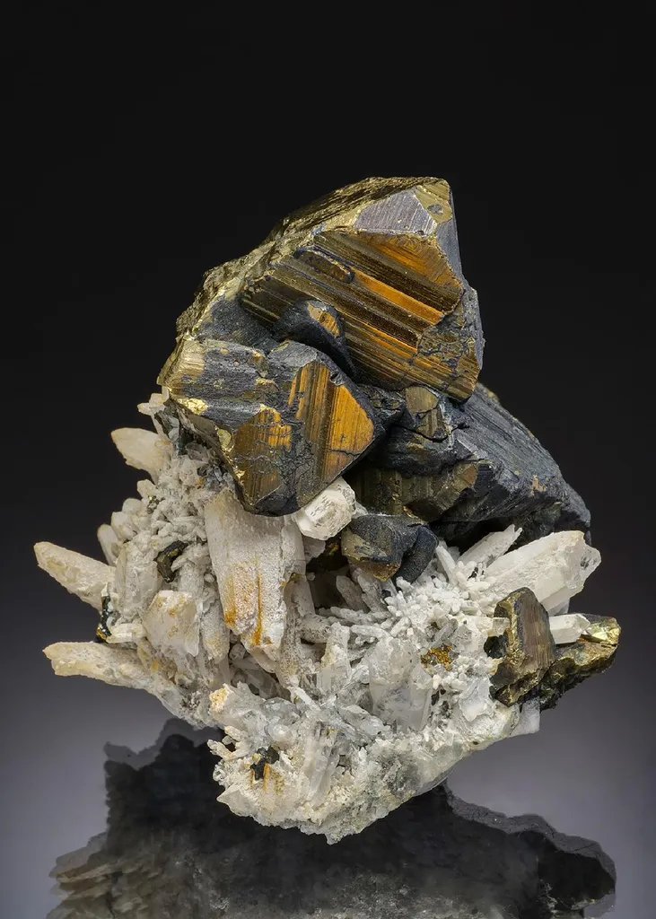 Chalcopyrite on Quartz image