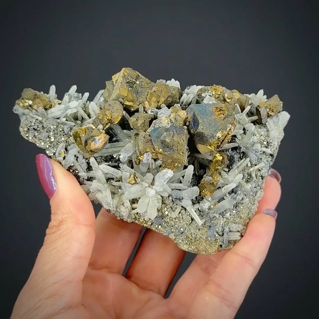 Chalcopyrite on Quartz - image 2