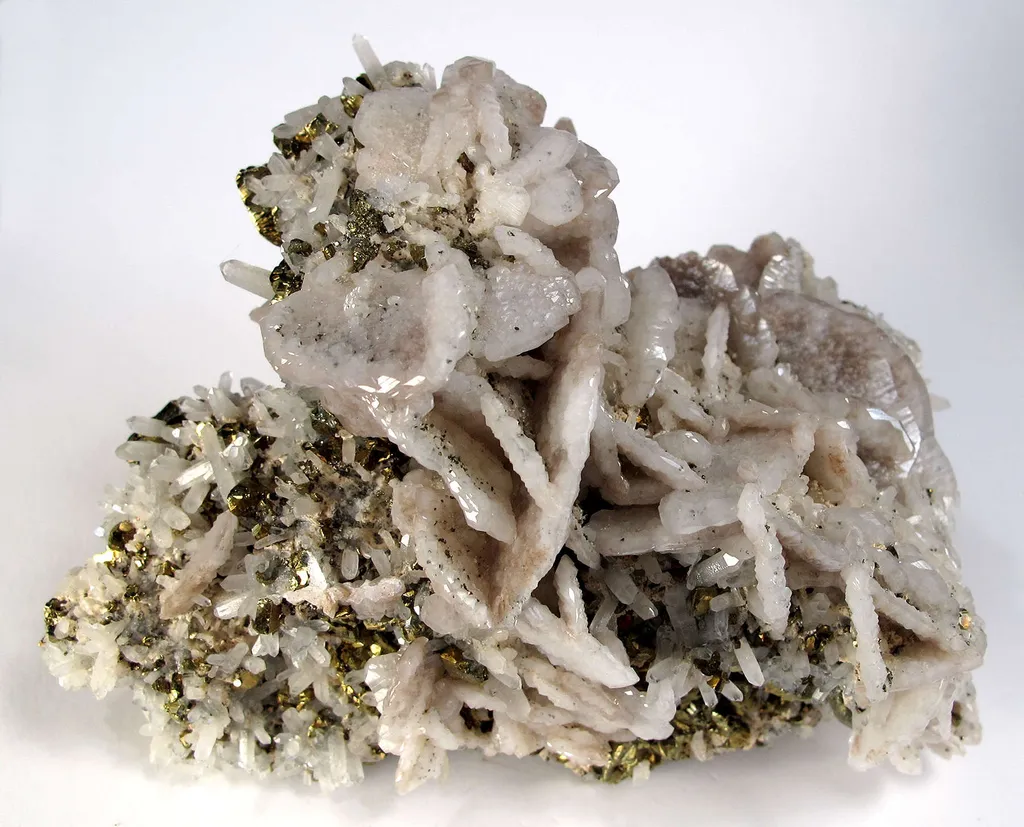 Chalcopyrite on Quartz With Calcite image