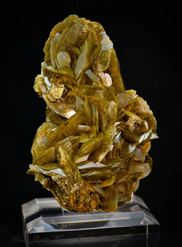 Chalcopyrite on Siderit image