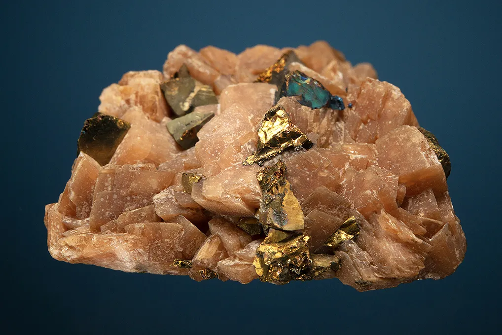 Chalcopyrite on Siderite - image 3
