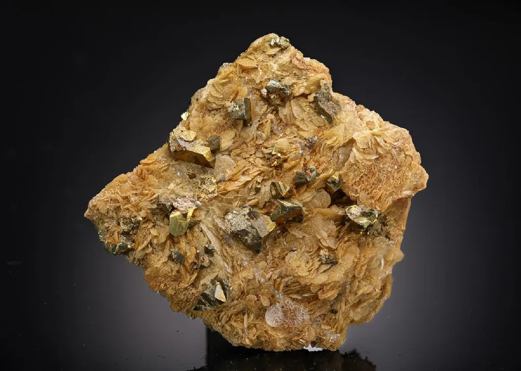 Chalcopyrite on Siderite image