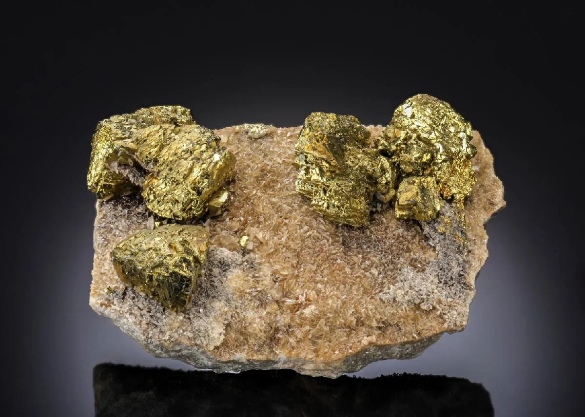Chalcopyrite on Siderite - image 1
