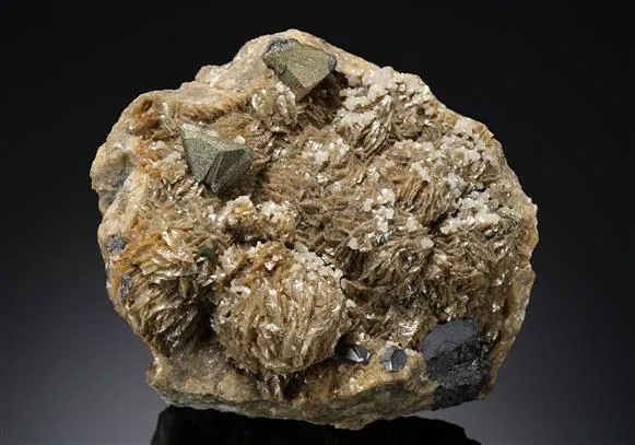 Chalcopyrite on Tetrahedrite with Siderite and Galena image