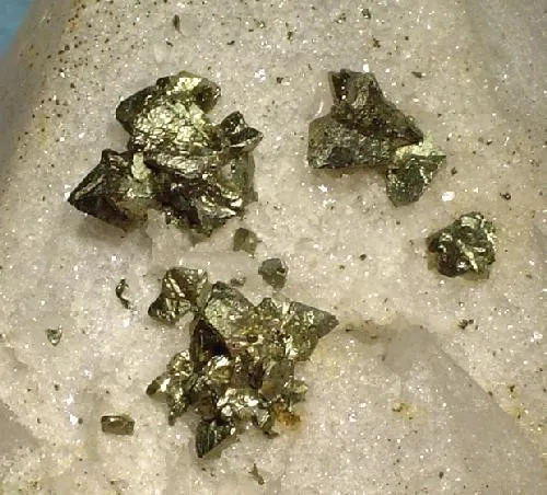 Chalcopyrite, Quartz - image 2