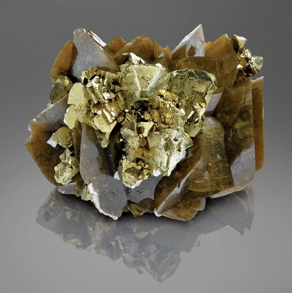 Chalcopyrite, Siderite image