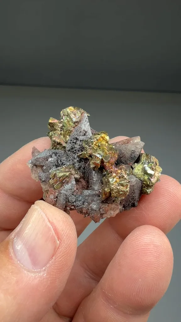 Chalcopyrite with Calcite, Hematite image