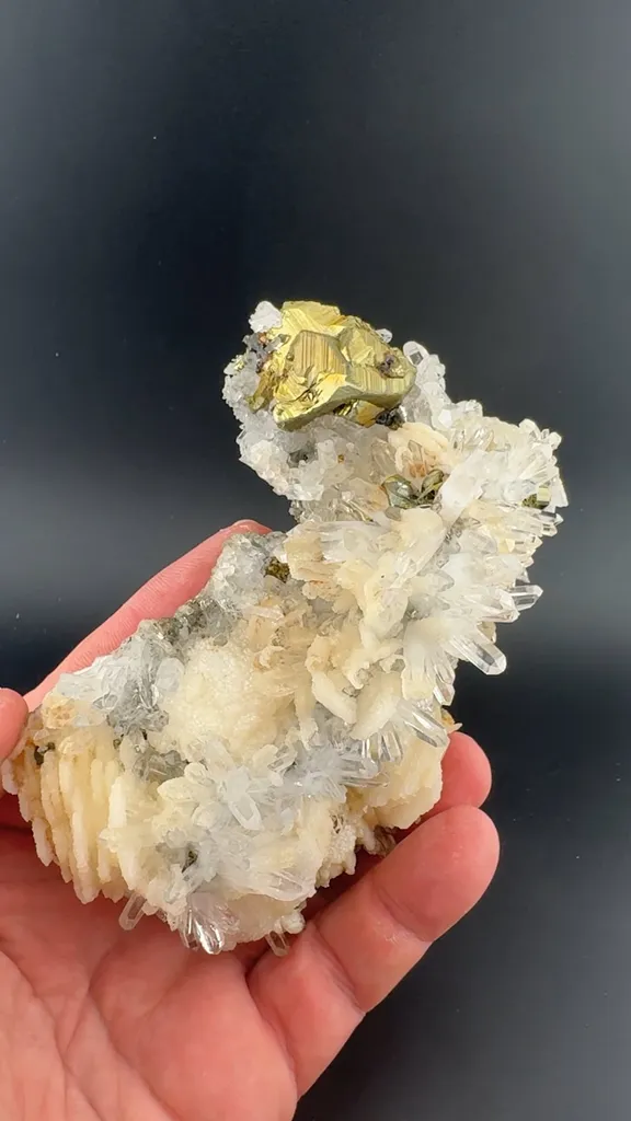 Chalcopyrite with Calcite, Quartz image