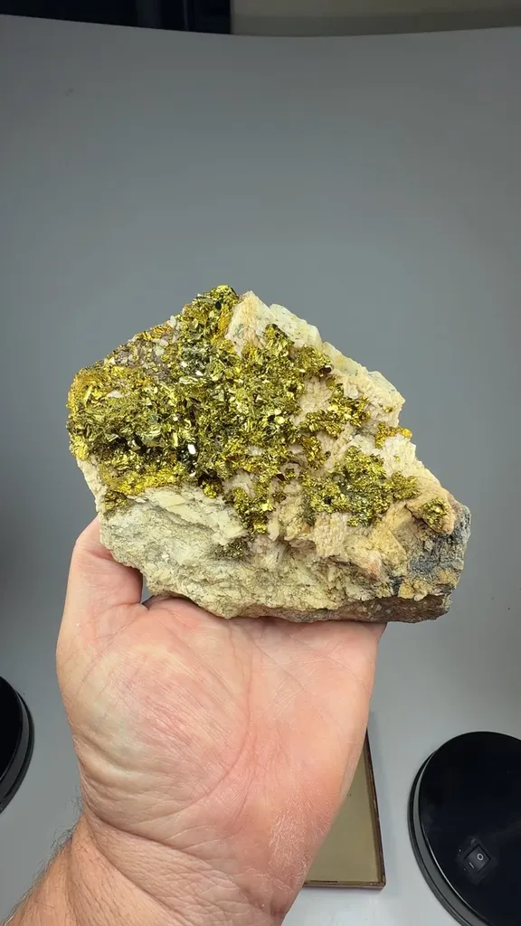 Chalcopyrite with Dolomite - image 2