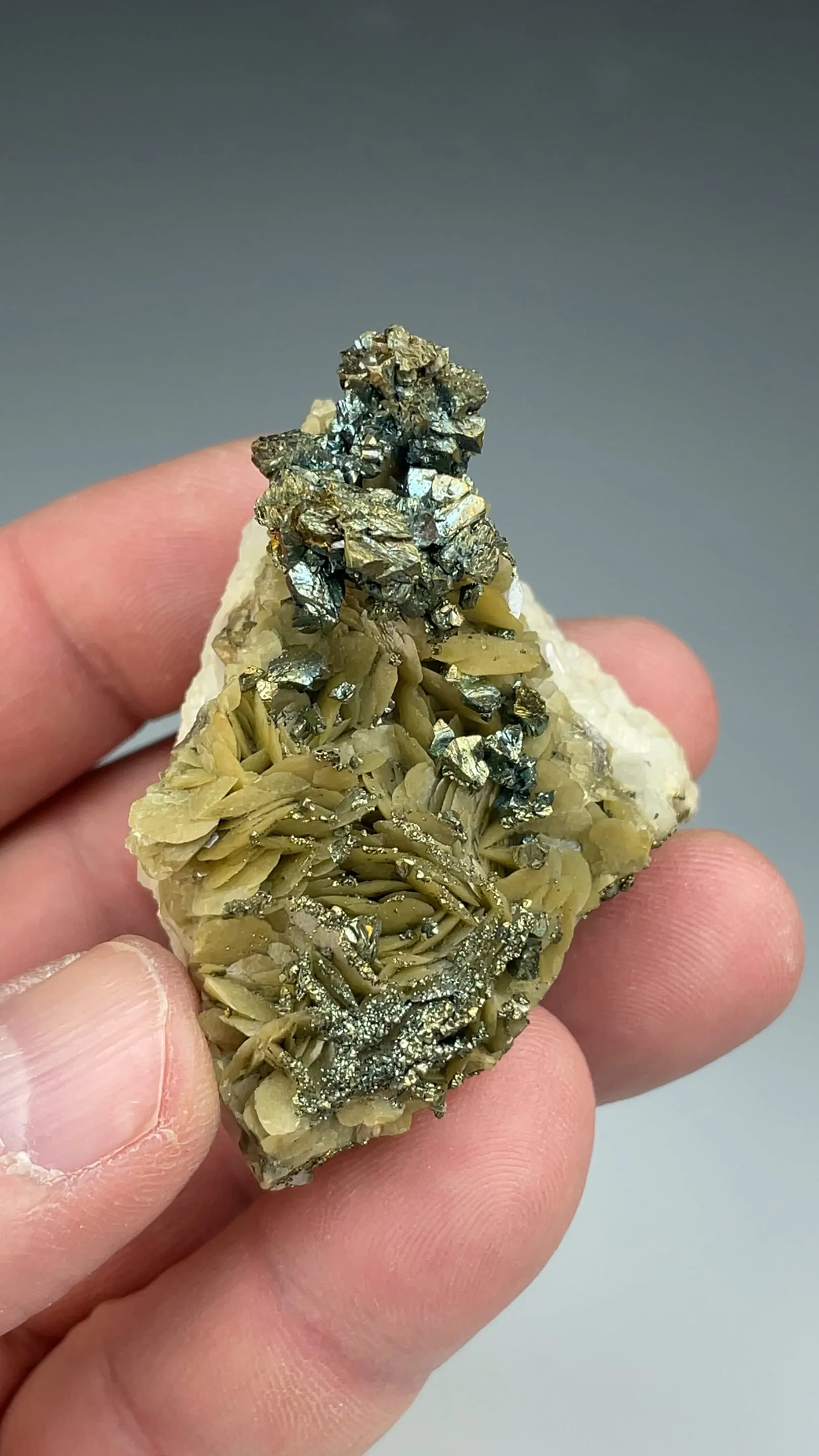 Chalcopyrite with Siderite - image 2