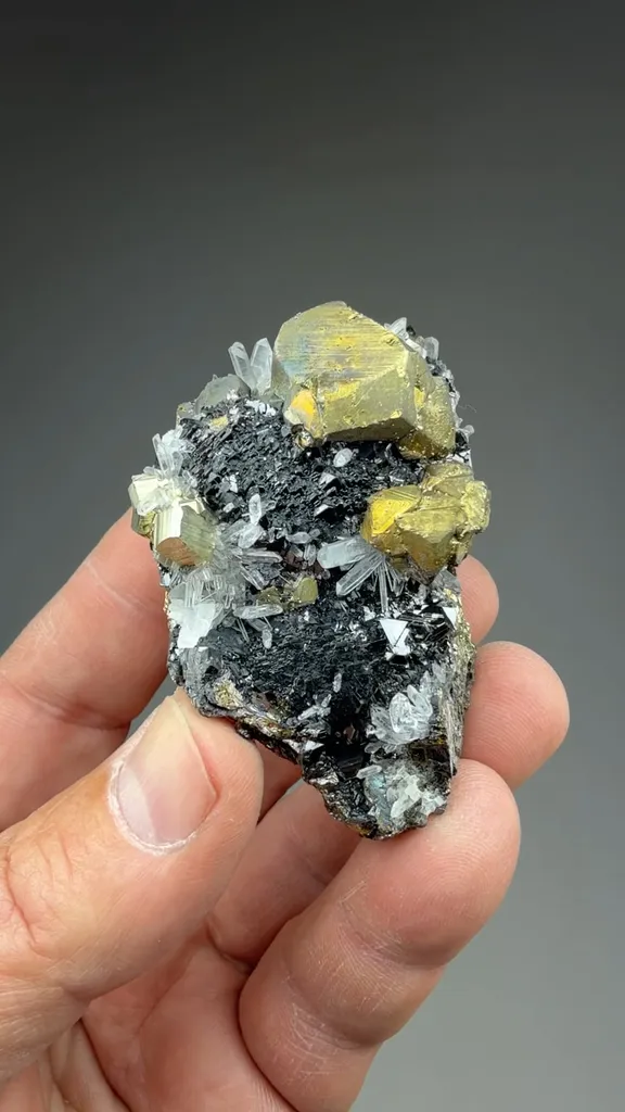 Chalcopyrite with Sphalerite, Quartz - image 2
