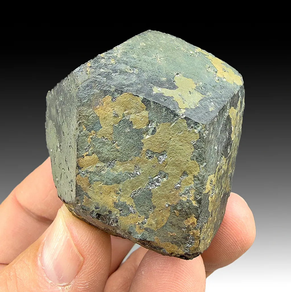 Chamosite after Almandine image