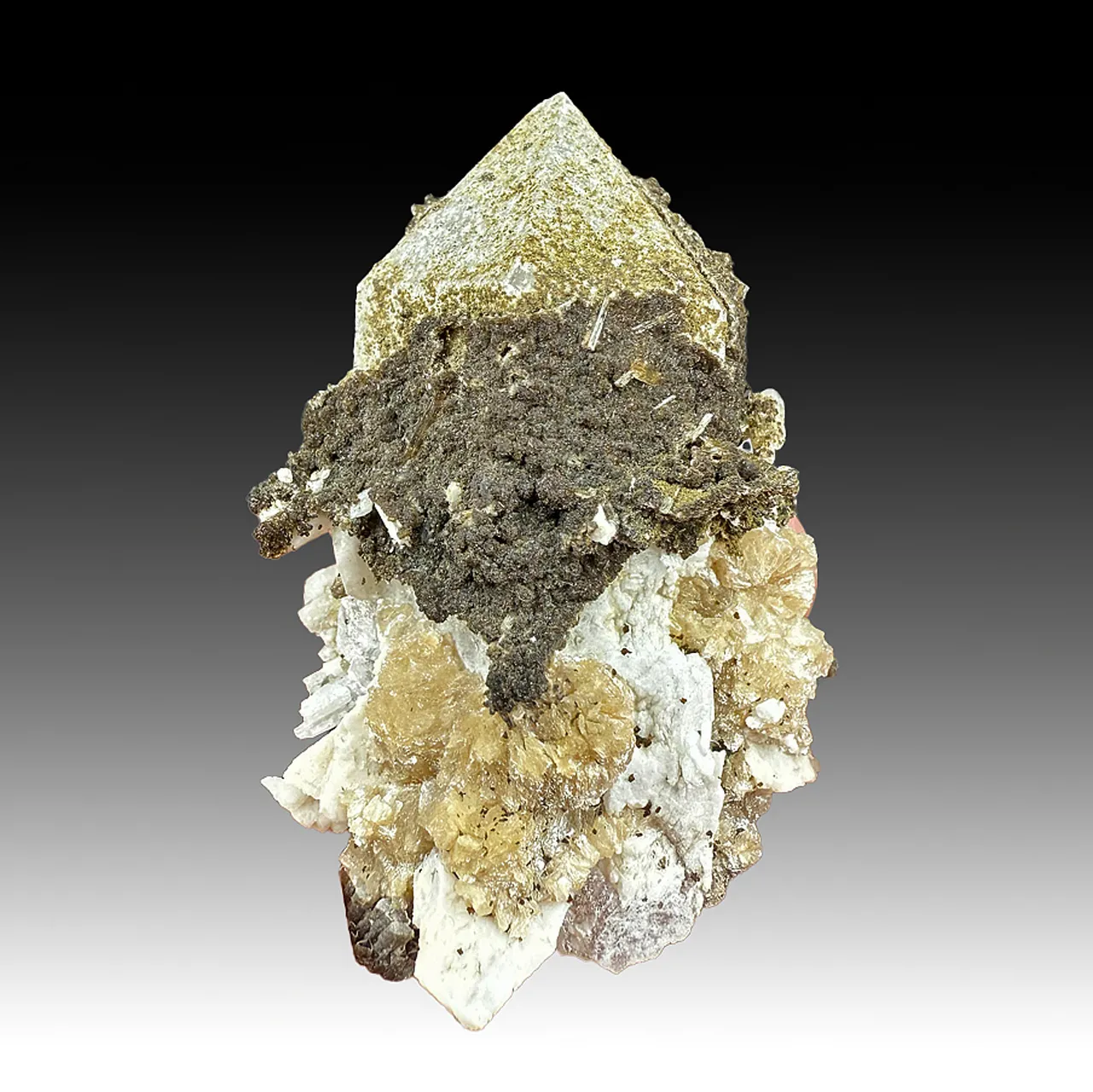 Childrenite with Roscherite - image 1
