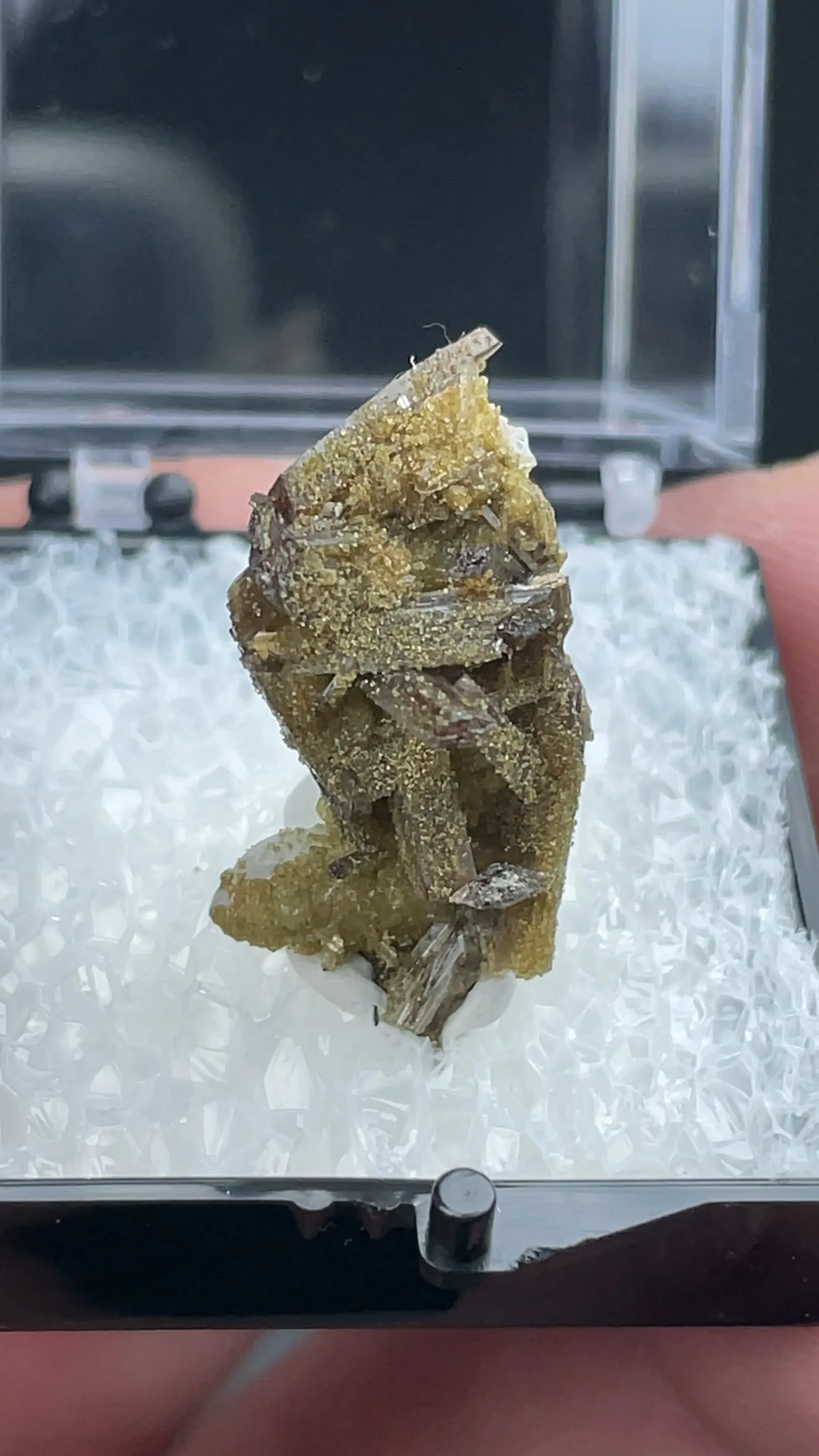 Childrenite with Roscherite, Feldspar - image 2