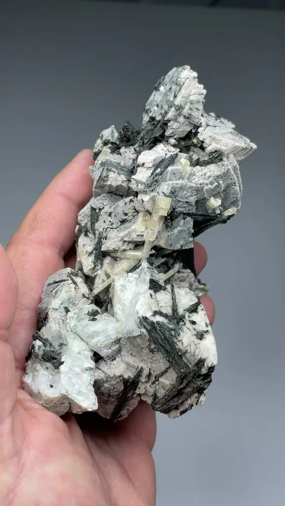 Chlorapatite with Ferro-Actinolite, Microcline - image 2