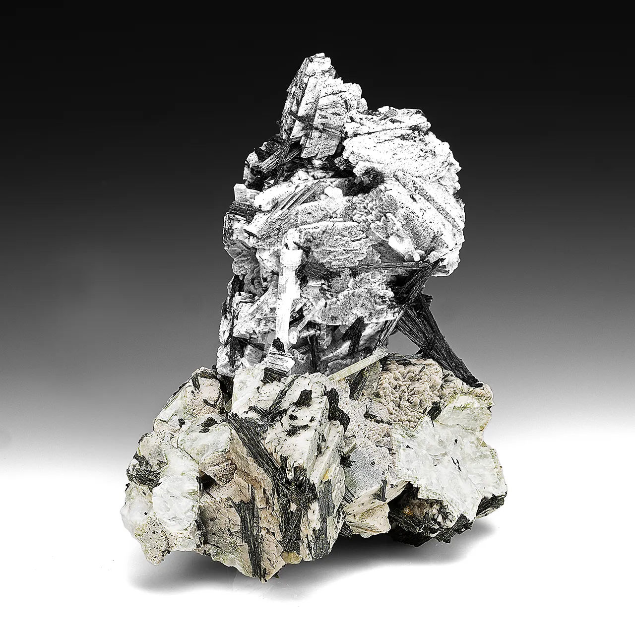 Chlorapatite with Ferro-Actinolite, Microcline - image 1