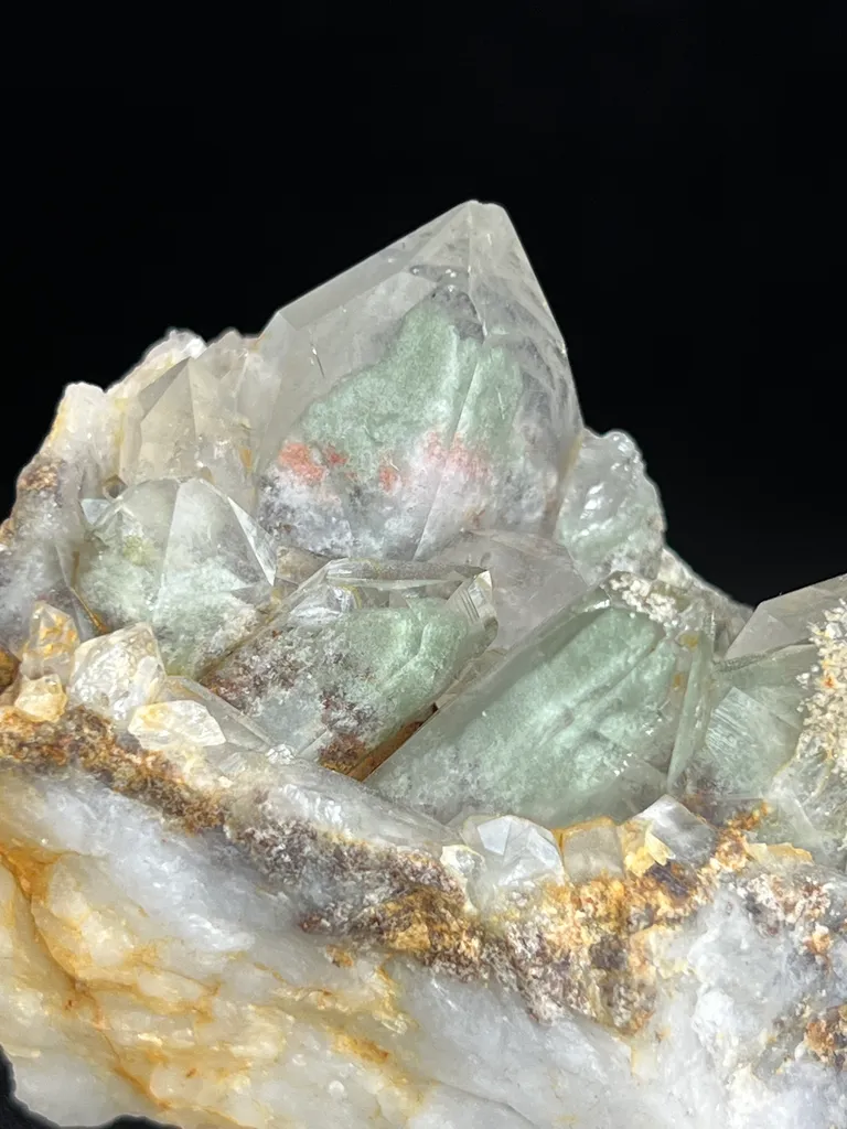 Chlorine Quartz specimen image