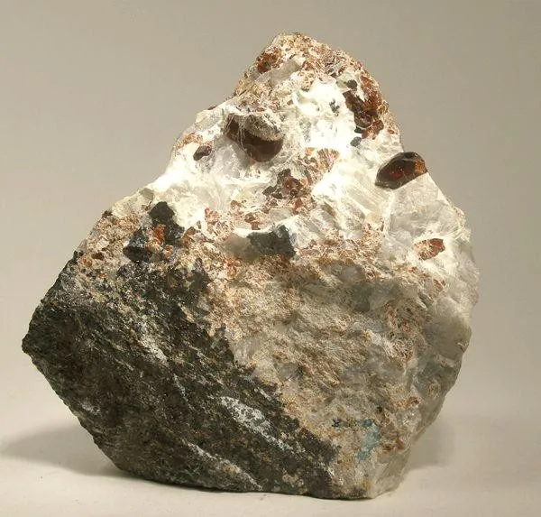 Chondrodite image