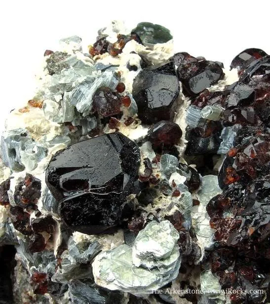 Chondrodite and Clinochlore - image 4
