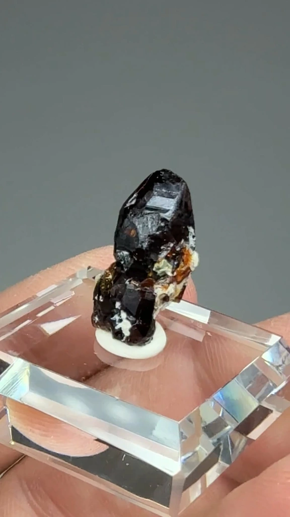 Chondrodite from Hunza District, Gilgit-Baltistan, Pakistan - image 2