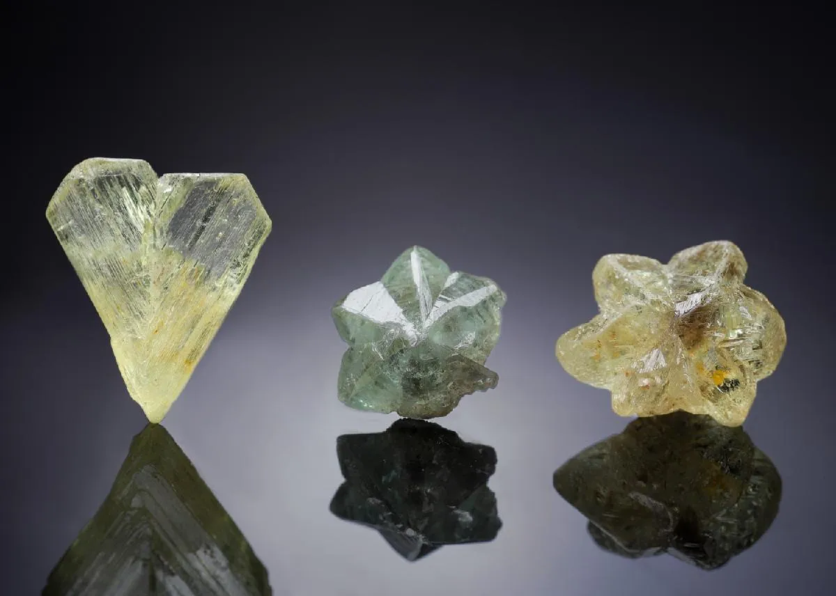 Chrysoberyl 3 pieces - image 1