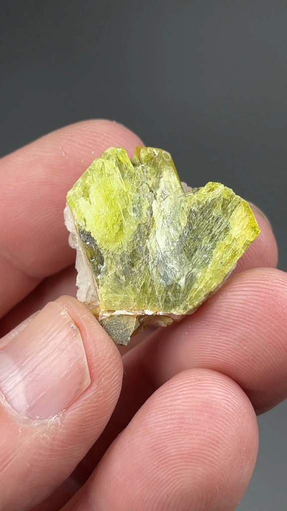 Chrysoberyl from Ingrid mine - image 2
