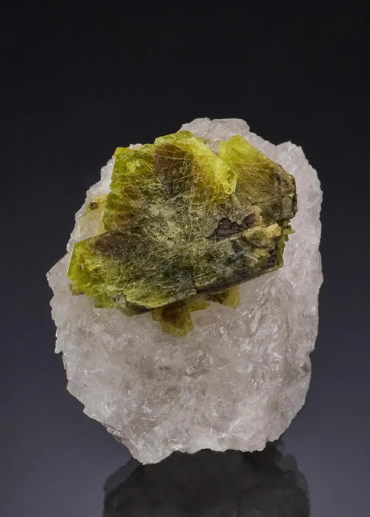 Chrysoberyl on Quartz image