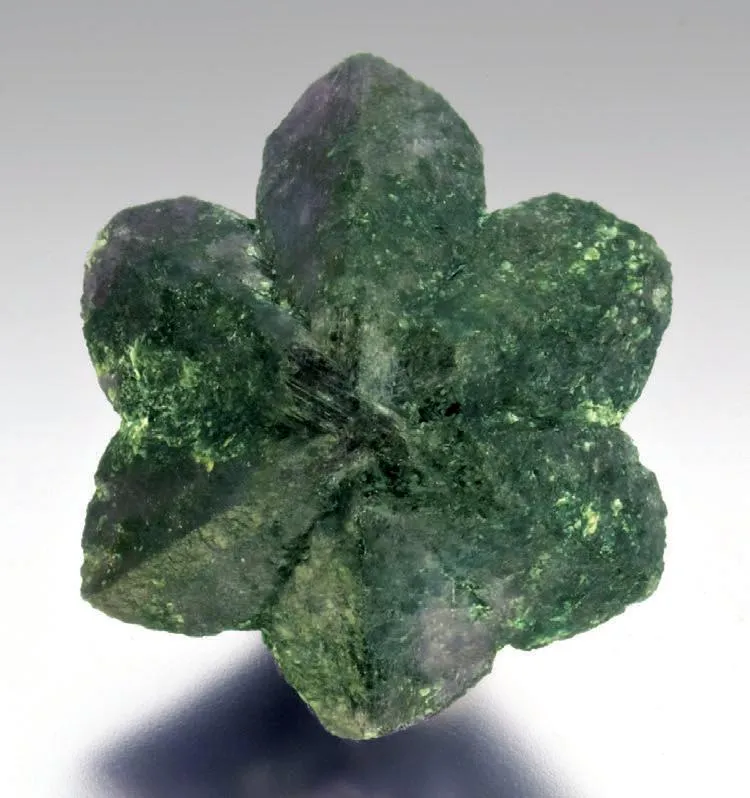 Chrysoberyl (variety Alexandrite) image