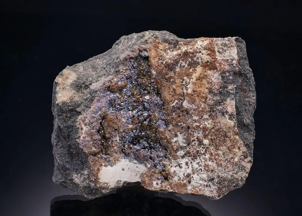 Cinnabar on Siderite image