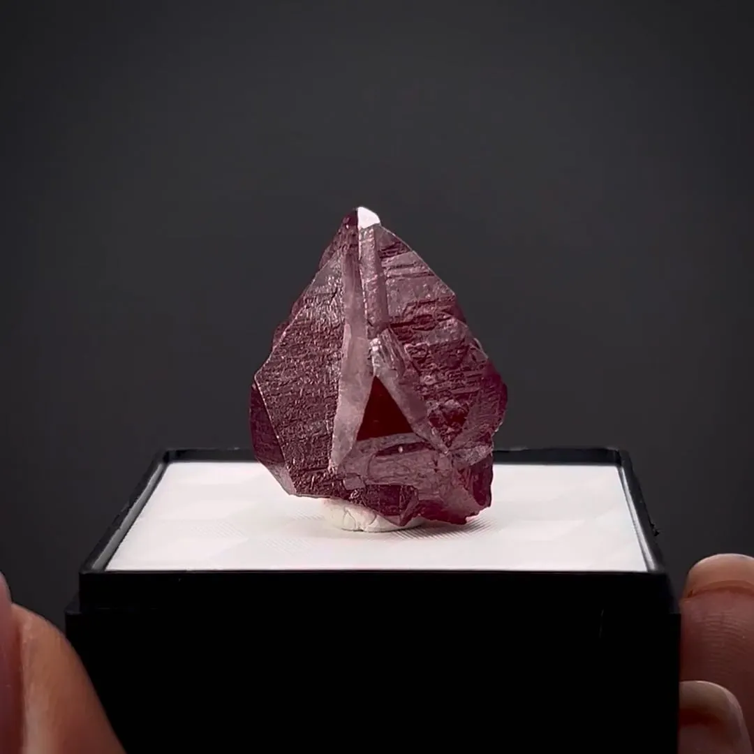 Cinnabar (twinned) - image 2