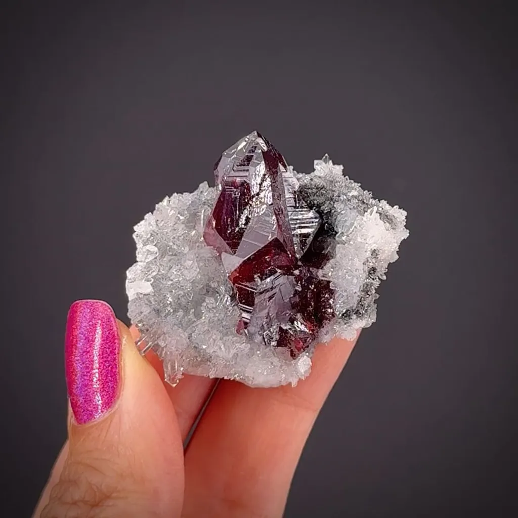 Cinnabar (twinned) on Quartz - image 2