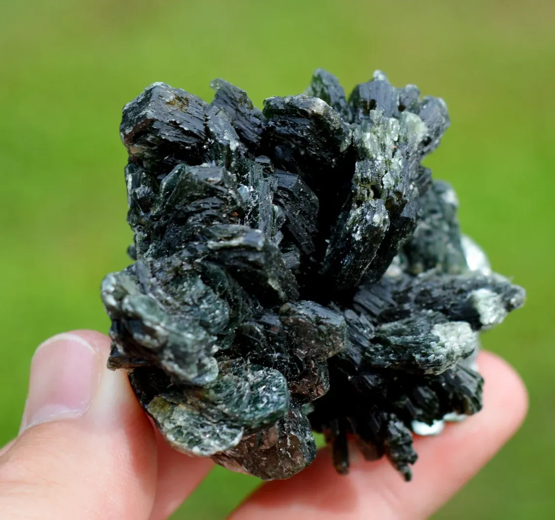 Clinochlore 130 grams - Koukouri diggings, Trantimou, Diakon, Bafoulabé Circle, Kayes Region, Mali - image 2