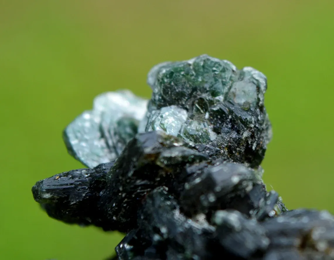 Clinochlore 130 grams - Koukouri diggings, Trantimou, Diakon, Bafoulabé Circle, Kayes Region, Mali - image 6