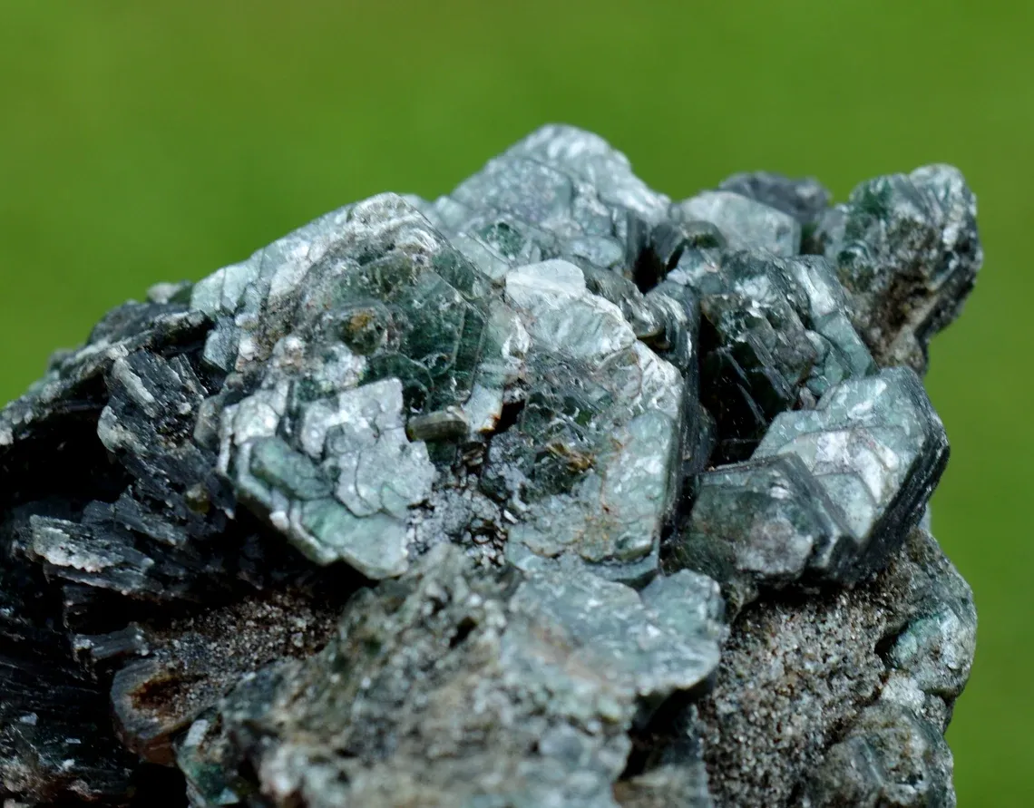 Clinochlore 138 grams - Koukouri diggings, Trantimou, Diakon, Bafoulabé Circle, Kayes Region, Mali - image 4