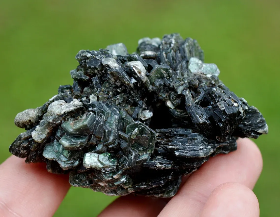 Clinochlore 138 grams - Koukouri diggings, Trantimou, Diakon, Bafoulabé Circle, Kayes Region, Mali - image 1