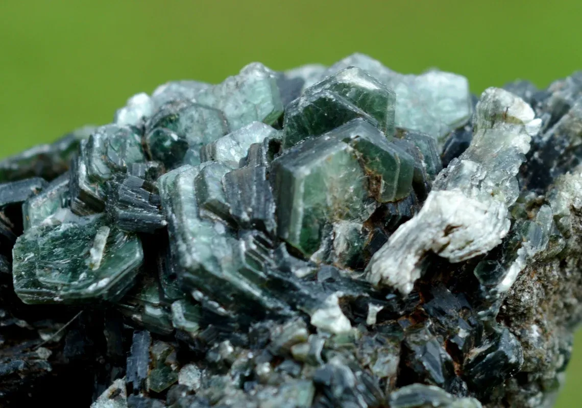 Clinochlore 138 grams - Koukouri diggings, Trantimou, Diakon, Bafoulabé Circle, Kayes Region, Mali - image 3