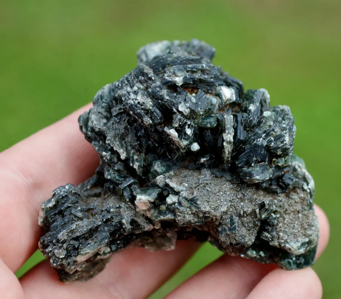 Clinochlore 138 grams - Koukouri diggings, Trantimou, Diakon, Bafoulabé Circle, Kayes Region, Mali - image 2