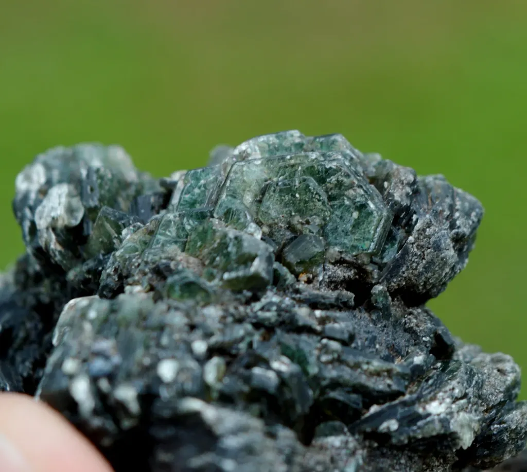Clinochlore 138 grams - Koukouri diggings, Trantimou, Diakon, Bafoulabé Circle, Kayes Region, Mali - image 5